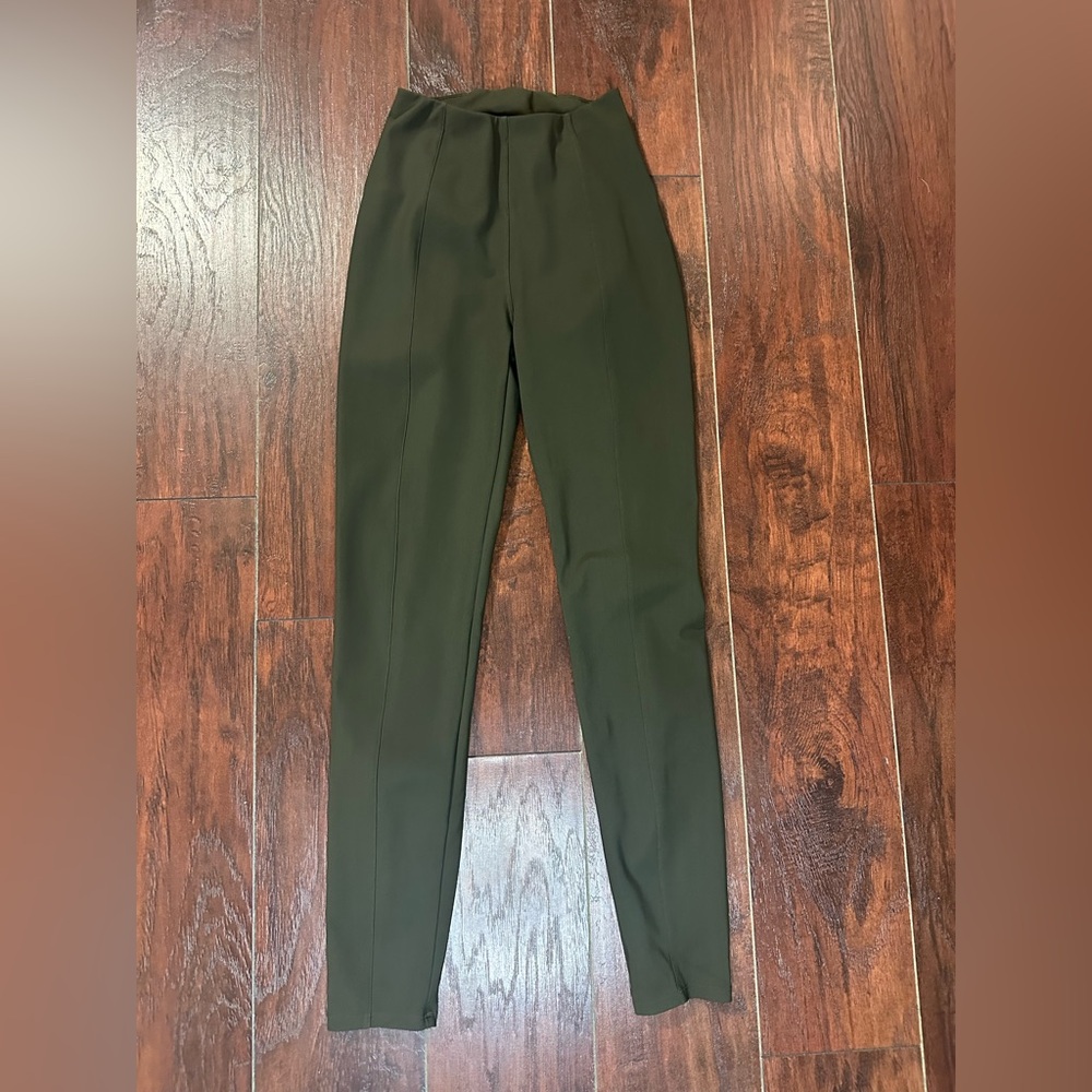 Lululemon Here to There size 2 High-Rise 7/8 28” Dark Olive / Dark Olive